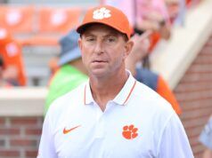 Dabo Swinney di Clemson si è messo in guardia tra le voci sul futuro