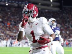 Immagine originale del cane dell’Alabama del rivale Auburn prima dei playoff del College Football