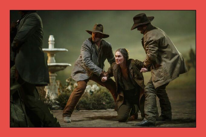 THE-ABANDONS-Lena-Headey-120825-5ae73b1c00094e3992eae48f97fe0dc1.jpg