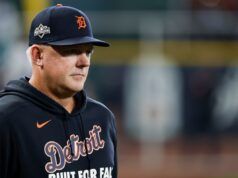 Le tigri perdono un mitigatore di 6 piedi e 8 e 300 libbre cacciato dalle Montagne Rocciose