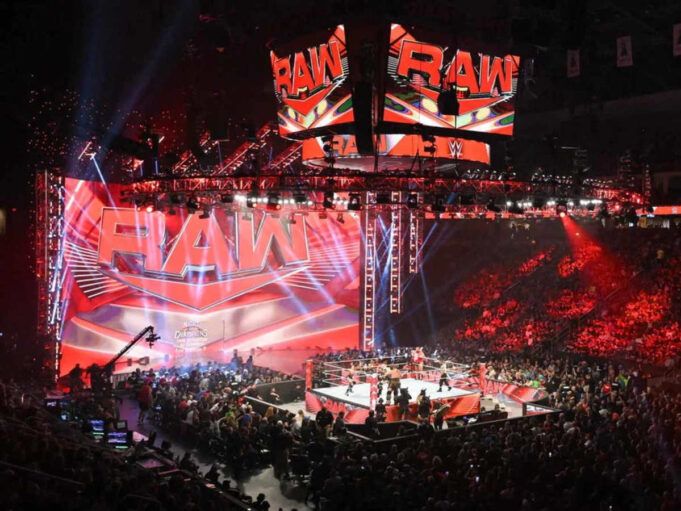 WWE-Monday-Night-Raw-mid-match.jpg