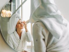 I migliori prodotti per la cura della pelle per una pelle più compatta e luminosa