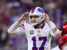 Josh Allen, il regalo di Natale della mucca di Hailee Steinfeld a Buffalo Bills