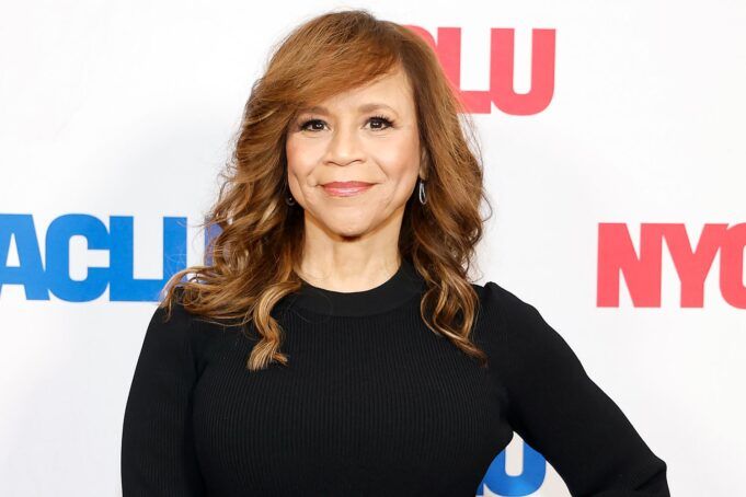 rosie-perez-121525-3b95fb93158849908c4370e636db98f7.jpg