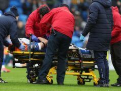 Lo scontro EFL si è interrotto dopo un infortunio orribile con la stella che ha ricevuto ossigeno e si è messa in barella