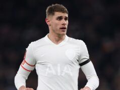 I tifosi del Liverpool hanno la teoria del trasferimento di Micky van der Ven dopo i “colloqui” di Andy Robertson