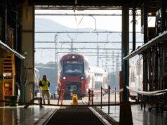 Almeno 15 persone sono rimaste ferite a causa del crollo del muro che ha provocato l’incidente ferroviario a Barcellona