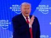 "Sto aspettando il re": Trump governa Davos