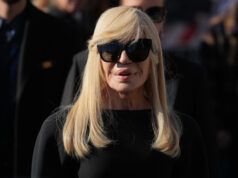 Le star e il pubblico danno l’ultimo addio all’icona della moda Valentino per l’ultima volta al suo funerale a Roma