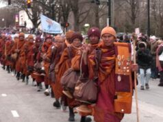Sacerdoti | Migliaia di persone si riuniscono al Campidoglio del NC per vedere la “Marcia per la Pace”