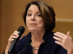 La senatrice democratica Klobuchar afferma che si candiderà alla carica di governatore del Minnesota dopo la partenza del governatore Walz