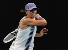 Iga Swiatek raggiunge il terzo turno degli Australian Open con una rapida vittoria