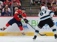 Vitek Vanecek aiuta Mammoth a sconfiggere i Panthers