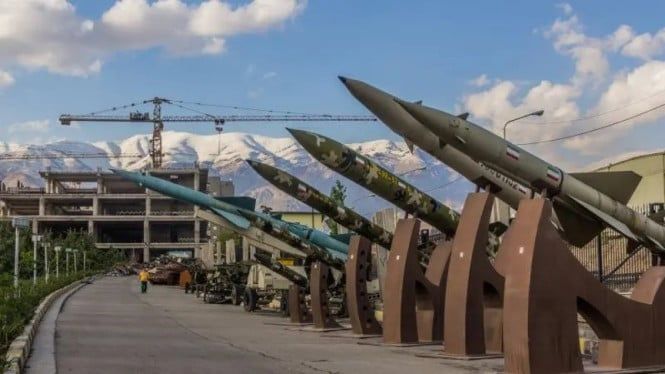 662f364ca2f00-viva-militer-rudal-balistik-militer-iran_665_374.jpg