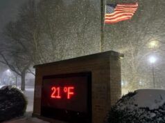 Centinaia di migliaia di case hanno avuto interruzioni di corrente a causa della tempesta di neve negli Stati Uniti