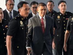 Ex comandante dell’esercito malese accusato di corruzione di fondi militari, minacciato di prigione e percosse