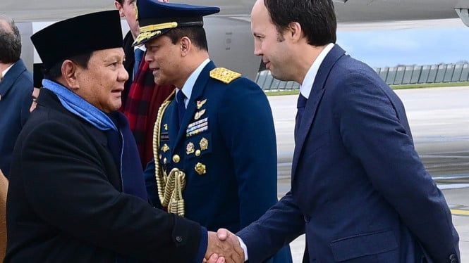 6973dde98d604-presiden-ri-prabowo-subianto-tiba-di-bandar-udara-orly-paris-prancis_665_374.jpg