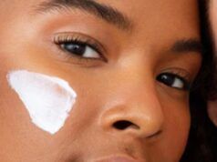 10 filtri solari idratanti di cui tutti hanno bisogno nella routine invernale per la cura della pelle