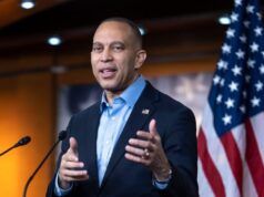 Jeffries minaccia rapidamente l’impeachment di Noam, dice che anche Stephen Miller “deve andarsene”.