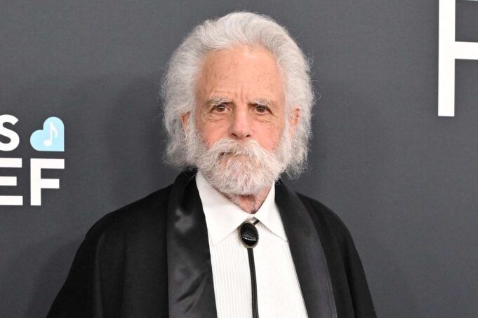 Bob-Weir-Grammy-Awards-011126-9cdb5ca903a043f1b304ae9833197972.jpg