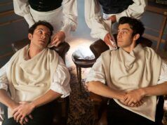 La star della quarta stagione di ‘Bridgerton’, Luke Thompson, non ha chiesto consiglio alle co-star