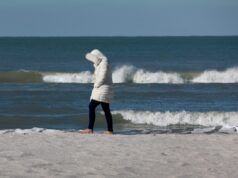Migliaia di persone hanno detto di stare fuori dall’acqua: “correnti, onde da scarpe da ginnastica”