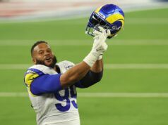 La leggenda dei Rams Aaron Donald suggerisce che potrebbe giocare nella NFL dopo il ritiro