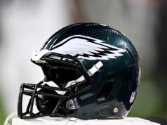 L’allenatore degli Eagles viene preso dal rivale NFC come nuovo coordinatore offensivo: rapporto