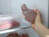 I suoceri portano carne congelata e inorriditi quando controllano l’etichetta: “No”