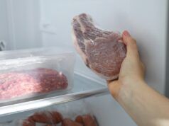 I suoceri portano carne congelata e inorriditi quando controllano l’etichetta: “No”