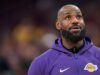 LeBron James dei Lakers scoppia in lacrime durante l’emozionante ritorno a casa di Cleveland contro i Cavs