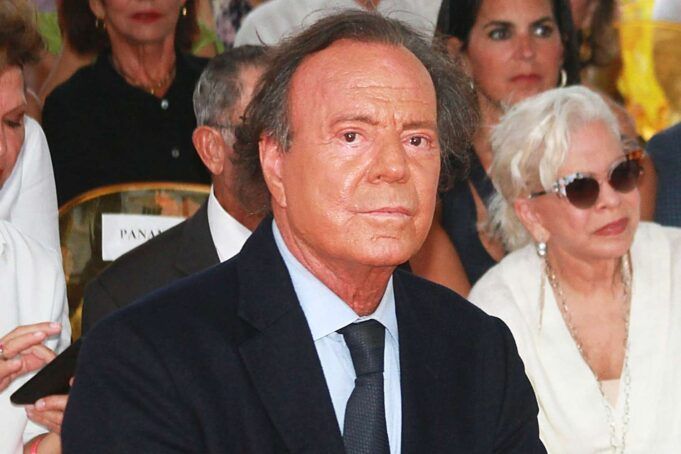 Julio-Iglesias-01-011426-afcc03f2db834bb4b501ce9cb31aa5f8.jpg