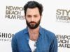 Penn Badgley “preso” dal “corpo Marvel” per la nuova commedia romantica