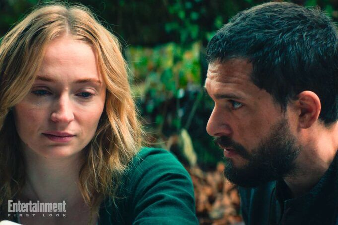 The-Dreadful-Sophie-Turner-and-Kit-Harington-011226-2-df317554882542038be9f44d870d1236.jpg
