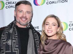 Eliza Schlesinger dice che sbaciucchiarla dalla moglie di Tom Welling era come baciare Ham