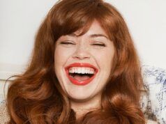 Secondo gli hairstylist delle celebrità, la frangia è il modo giusto per acconciarsi