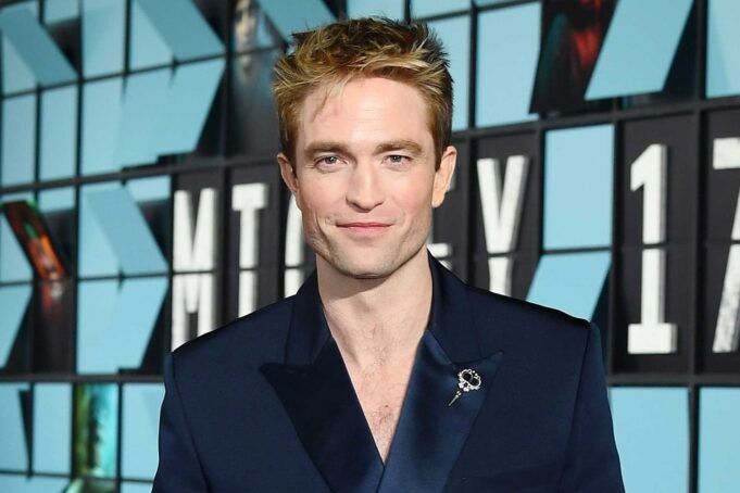 robert-pattinson-mickey-17-premiere-2025-040825-a98c01ea9f364cc99b9f469f822955b5.jpg