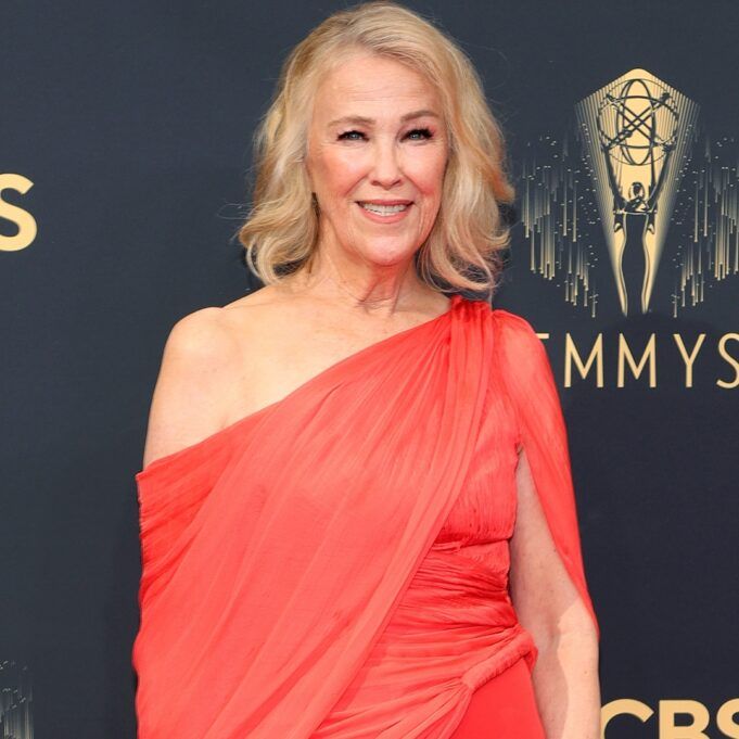 rs_1200x1200-210919164435-1200-catherine-ohara-2021-emmys-GettyImages-1341344458.jpg