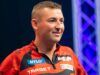 Maestri del mondo di freccette LIVE! Aspinall è il successivo dopo Wade, Anderson vince