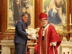 John Sowinski è stato insignito della Medaglia Benemerenti per i suoi servizi alla Chiesa cattolica