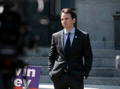 Il rappresentante del GOP della California Kiley vota contro le tariffe canadesi di Trump