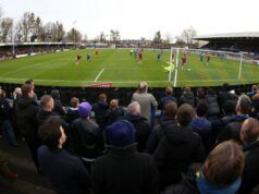 Squadra di football accusata di aver deliberatamente allagato il campo per interrompere la partita mentre emergono i filmati
