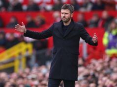 I tifosi del Manchester United chiedono di “dare lavoro a Michael Carrick” mentre la strategia intelligente batte il Tottenham