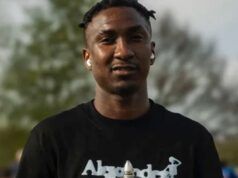 Il calciatore muore a causa di una terribile lesione cerebrale mentre la sua famiglia perde l’occasione di salutarlo