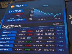 Capra di montagna che riposa in vacanza negli Stati Uniti