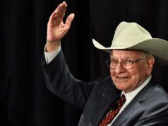 Buffett irrompe nel New York Times e riduce il suo peso su Apple e Amazon