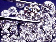 Anglo American dimezza il valore del colosso dei diamanti De Beers