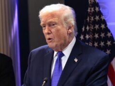 Trump imporrà un’altra tariffa globale del 10% dopo la sentenza della Corte Suprema