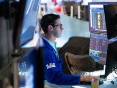 Gli investitori cercano rifugio dal declino dell’IA nei titoli azionari delle società con beni materiali