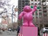 Queste 10 graziose sculture hanno riunito gli amanti dell’arte di New York in “Pink”